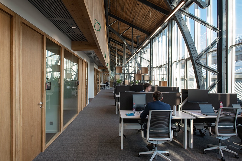 Accenture meeting rooms and desks