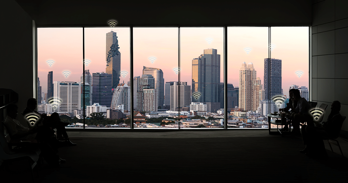 Vue d'une fenêtre sur l'horizon d'une ville avec des icônes wifi.
